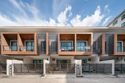Reihenhaus mit drei Schlafzimmern — Chao Wilai Residence I Naiyang Beach I HKT Airport